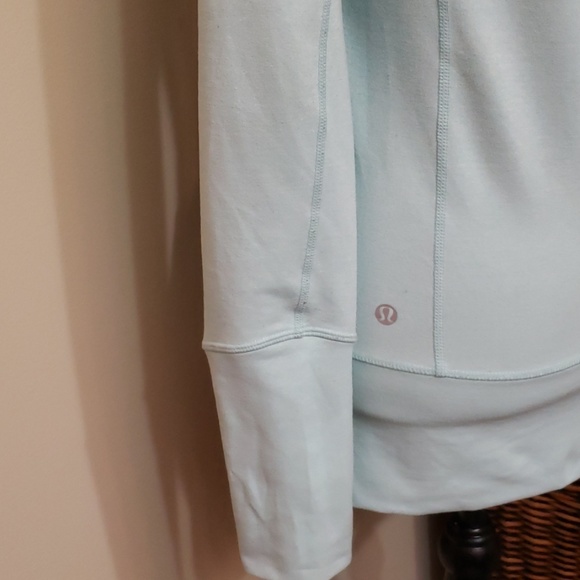Lululemon long sleeve ladies top. Size 4 - Picture 3 of 4